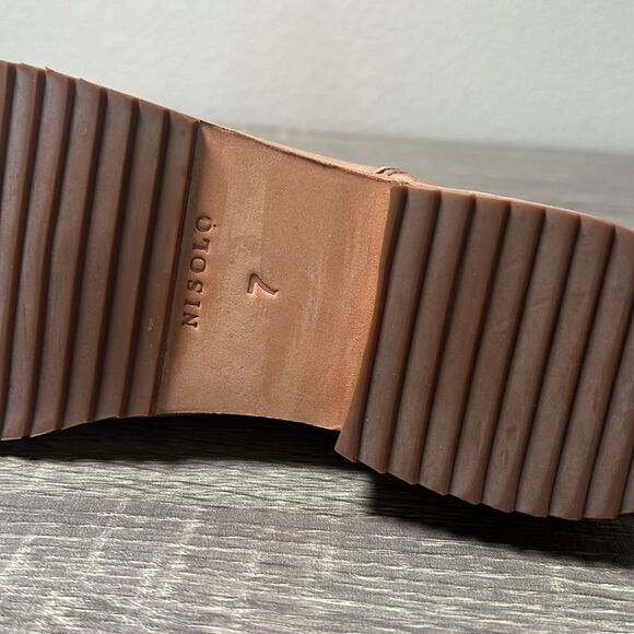 Anthropologie Nisolo Eva Everyday Chelsea Boots - Picture 5 of 7